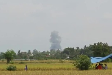 Chiến đấu cơ Indonesia rơi khi trình diễn, 2 phi công tử nạn