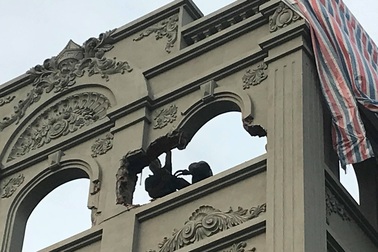 Gia đình cựu Thiếu tướng Nguyễn Thanh Hóa phá dỡ tầng biệt thự sai phép