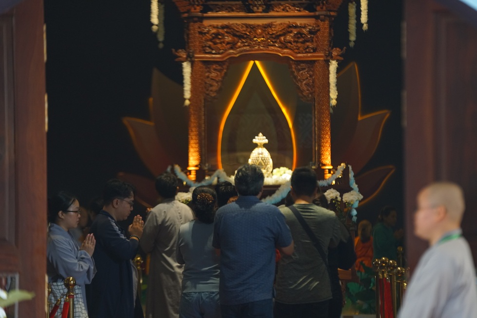 Dư âm Vesak 2025: Niềm vui chiêm bái xá lợi và ước vọng hòa bình - 3 Dư âm Vesak 2025: Niềm vui chiêm bái xá lợi và ước vọng hòa bình - 3