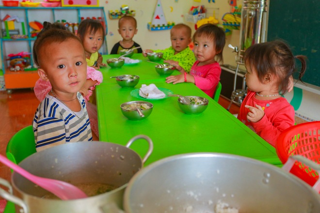 Trẻ em miền núi đua nhau đến trường sau khi có phòng học Dân trí - 10 Trẻ em miền núi đua nhau đến trường sau khi có phòng học Dân trí - 10