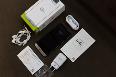 Đập hộp LG G5 SE giá 9,9 triệu đồng tại Việt Nam