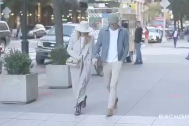 Ryan Reynolds và Blake Lively sành điệu ra phố