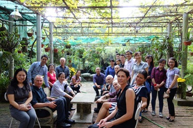 Cựu du học sinh các nước viếng thăm gia đình Đại tướng Võ Nguyên Giáp