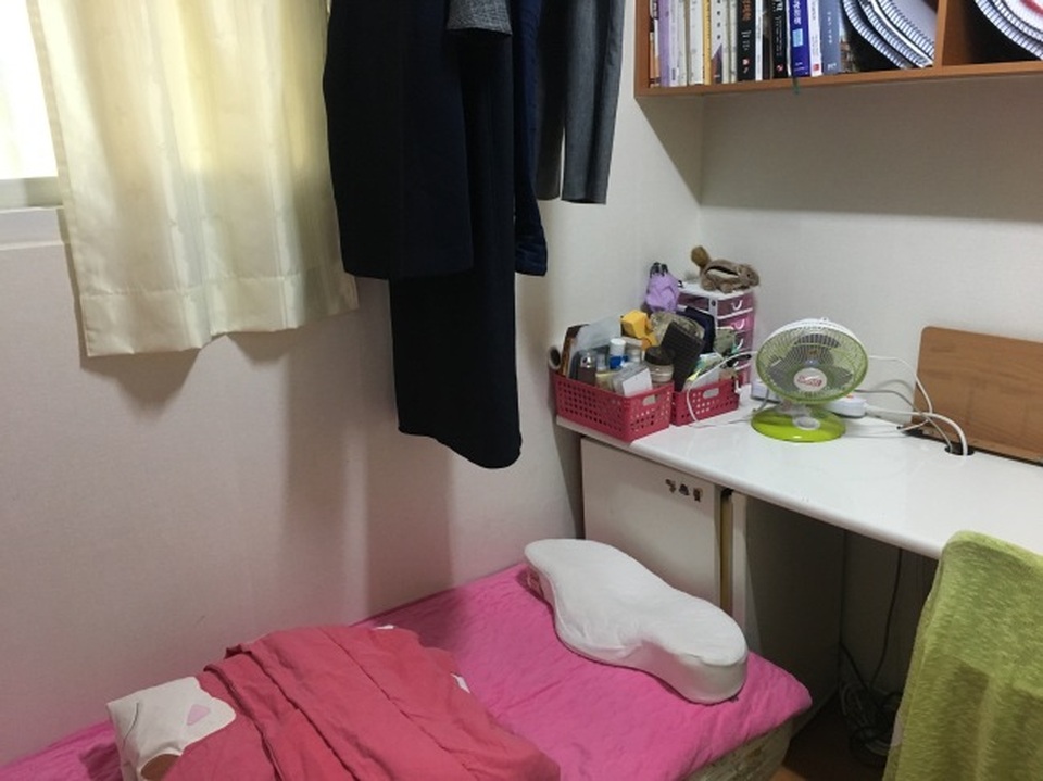 Cảnh sống ngộp thở trong phòng trọ 5m2, giá 6 triệu đồng/tháng ở Hàn Quốc - 1 Cảnh sống ngộp thở trong phòng trọ 5m2, giá 6 triệu đồng/tháng ở Hàn Quốc - 1