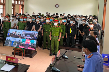 97 thanh niên tham gia hỗn chiến chia nhau 150 năm tù