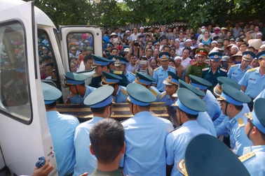 Đại tá Trần Quang Khải trở về trong vòng tay gia đình, quê hương