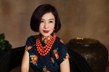 Hoa khôi Thu Hương tái xuất làm người mẫu ảnh sau gần 30 năm