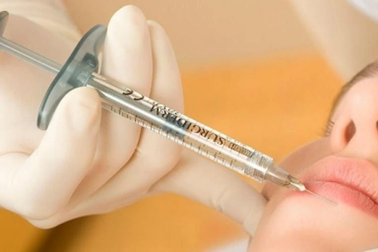 Tiêm filler ở tiệm spa, cô gái 18 tuổi bị hỏng mắt