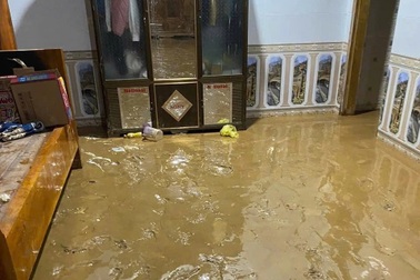 Lũ quét bất ngờ đổ xuống xã nằm trong lòng hồ thủy điện Bản Vẽ