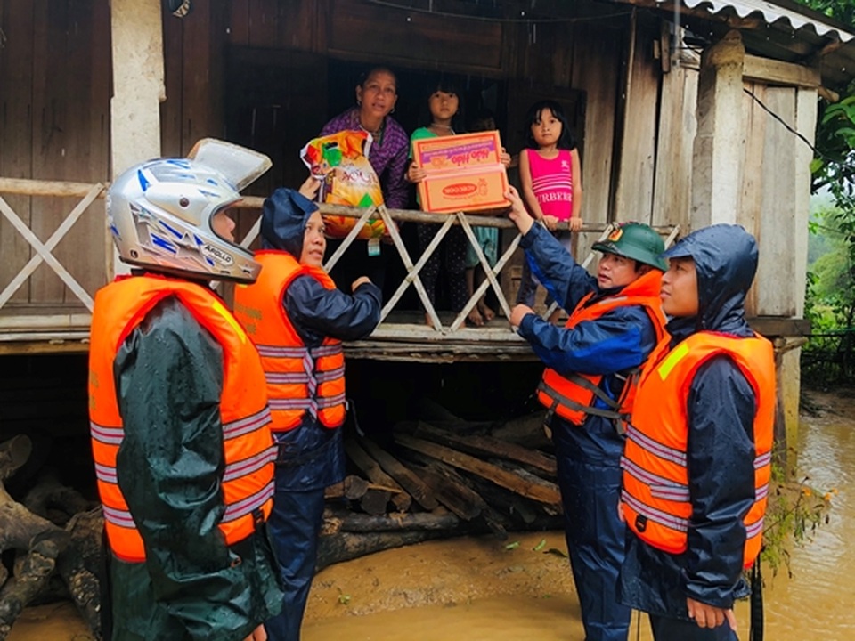 Thủ tướng quyết định xuất cấp 4.000 tấn gạo hỗ trợ miền Trung - 1 Thủ tướng quyết định xuất cấp 4.000 tấn gạo hỗ trợ miền Trung - 1