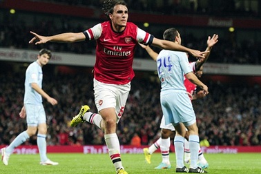 Arsenal “vùi dập” Coventry bằng tỷ số tennis