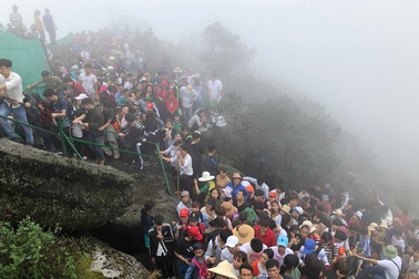 "Việc thu phí đối với khách đến Yên Tử là đúng với thực tiễn và căn cứ pháp lý"
