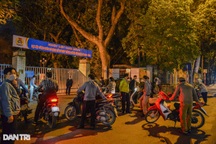 Xếp hàng xin cấp lý lịch tư pháp: Sao không online?