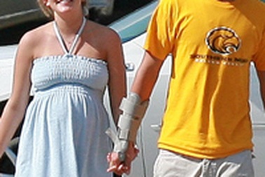 Bà mẹ 17 tuổi sắp kết hôn