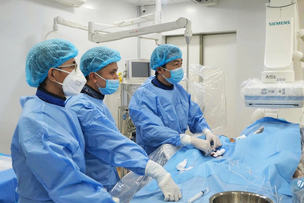 Nhiều người nước ngoài nguy kịch được bệnh viện ở TPHCM hồi sinh - 1 Nhiều người nước ngoài nguy kịch được bệnh viện ở TPHCM hồi sinh - 1