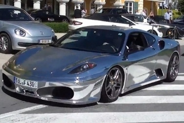 “Soi” cận cảnh một chiếc Ferrari F430 mạ crôm 