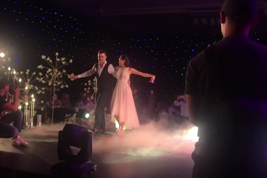 Phương Mai khiêu vũ cùng chồng tại tiệc cưới