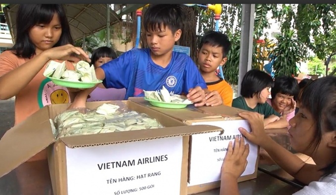 Gần đây, những suất ăn của Vietnam Airlines được VietHarvest trao tặng tới Trung tâm Công tác Xã hội Giáo dục Dạy nghề Thiếu niên TP.HCM.