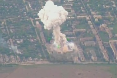 Nga dội bom siêu mạnh, tấn công cứ điểm Ukraine