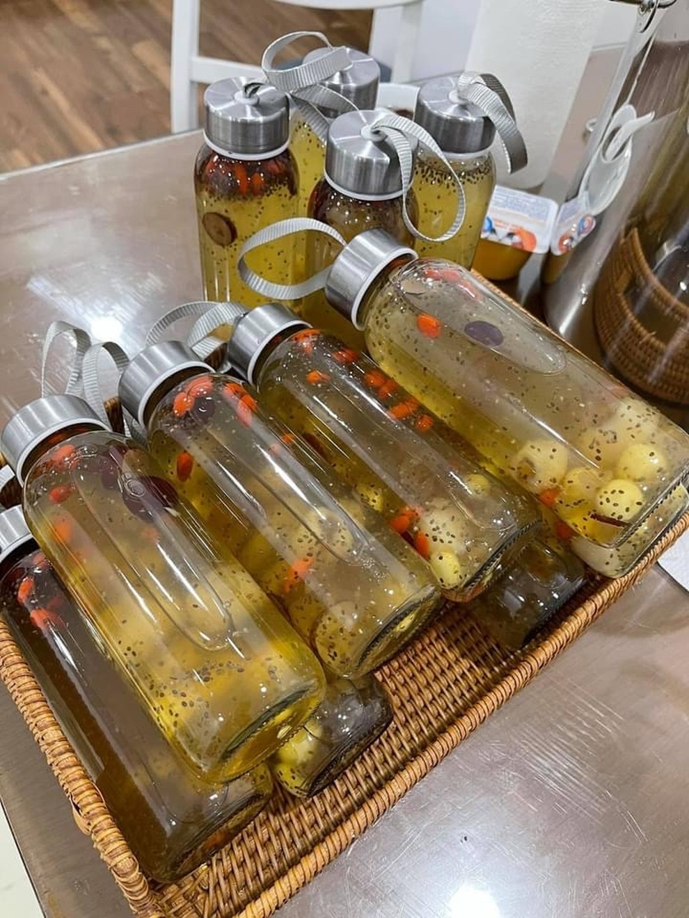 Cơn sốt chè dưỡng nhan, chủ quán hốt bạc, ngày bán cả trăm chai - 1 Cơn sốt chè dưỡng nhan, chủ quán hốt bạc, ngày bán cả trăm chai - 1
