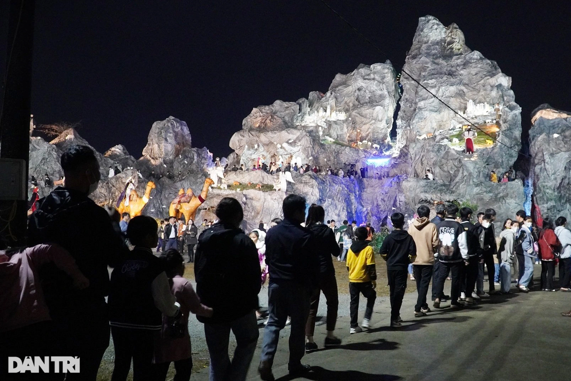 Không khí người dân đón Giáng sinh vui tươi, ấm áp trên khắp cả nước - 29 Không khí người dân đón Giáng sinh vui tươi, ấm áp trên khắp cả nước - 29