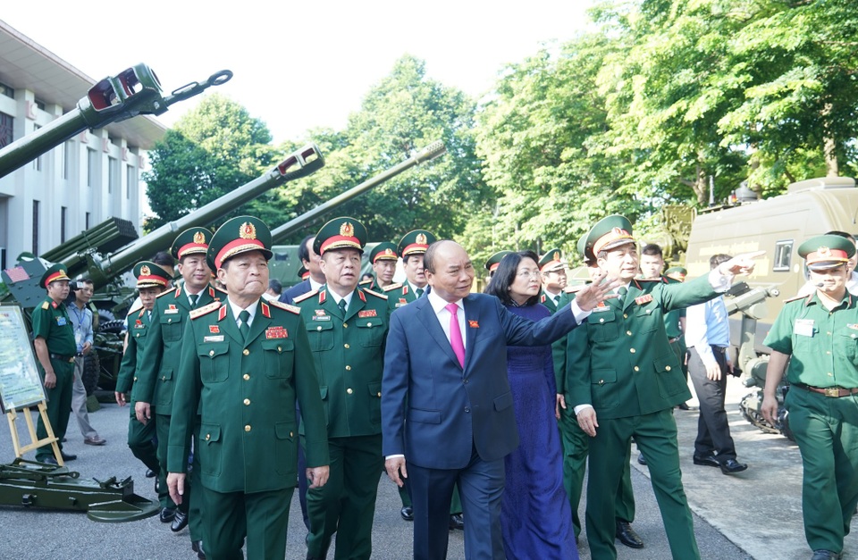 Thủ tướng: Thi đua khơi dậy khát vọng cống hiến trong toàn quân - 2 Thủ tướng: Thi đua khơi dậy khát vọng cống hiến trong toàn quân - 2
