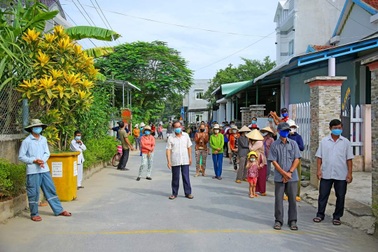 Quảng Ngãi:  Khu dân cư được dỡ bỏ cách ly sớm hơn dự kiến 11 ngày