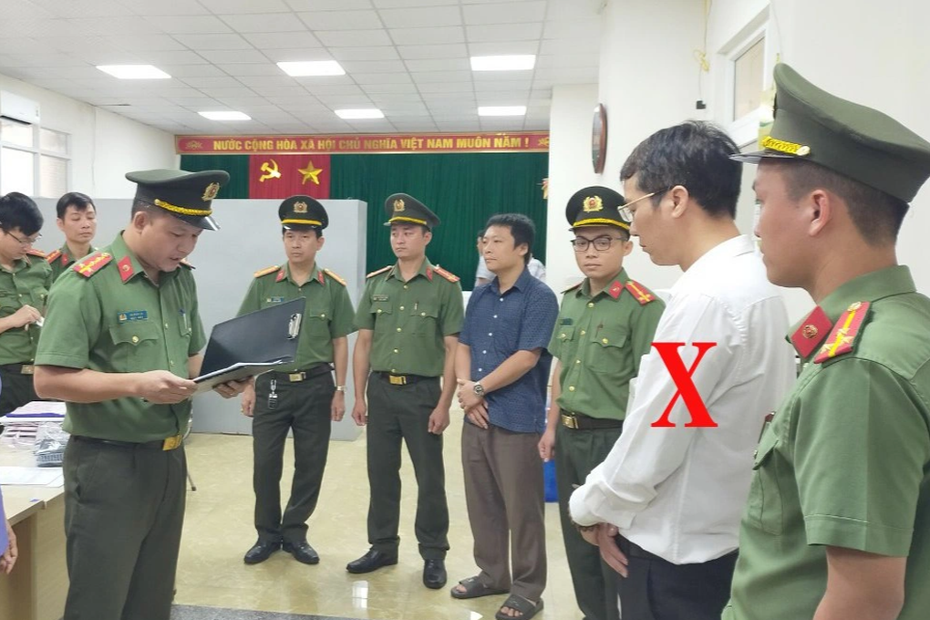Nguyên Giám đốc Chi nhánh Văn phòng đăng ký đất đai Sầm Sơn bị bắt - 1 Nguyên Giám đốc Chi nhánh Văn phòng đăng ký đất đai Sầm Sơn bị bắt - 1