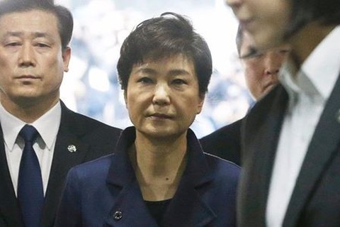 Tổng thống Hàn Quốc bị phế truất thuê 14 luật sư bào chữa