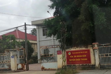 Kế toán tòa án tham ô tiền tỷ