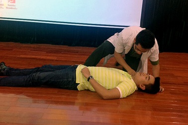 Cảnh sát giao thông Hà Nội được tập huấn đỡ đẻ trên đường