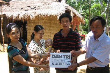 Nhờ báo Dân trí, con tôi sẽ sớm được chữa bệnh