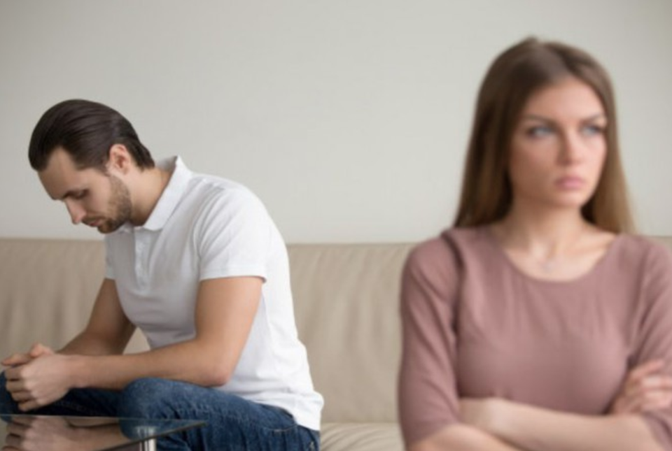 Biết tôi vô sinh, chồng vội vàng kiếm con nối dõi với... vợ cũ - 1 Biết tôi vô sinh, chồng vội vàng kiếm con nối dõi với... vợ cũ - 1