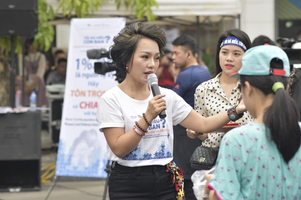 Hoài Linh, Trấn Thành bị nghi ngờ, chỉ trích vì chủ quan, thiếu hi sinh - 1 Hoài Linh, Trấn Thành bị nghi ngờ, chỉ trích vì chủ quan, thiếu hi sinh - 1
