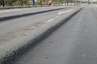 Chưa thể khắc phục “ruộng bậc thang” trên đại lộ nghìn tỉ