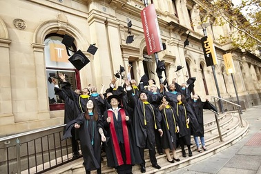 Cơ hội học bổng ngành Công nghệ Thông tin tại trường Đại học hàng đầu thế giới