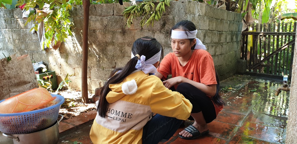 Thương cảnh chị em mồ côi nghẹn ngào: Sao ông trời mang cả bố mẹ con đi - 3 Thương cảnh chị em mồ côi nghẹn ngào: Sao ông trời mang cả bố mẹ con đi - 3