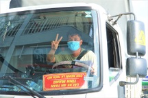 Cần Thơ "nới" kiểm soát, tài xế hết cảnh "dài cổ" chờ vận tải hàng hóa