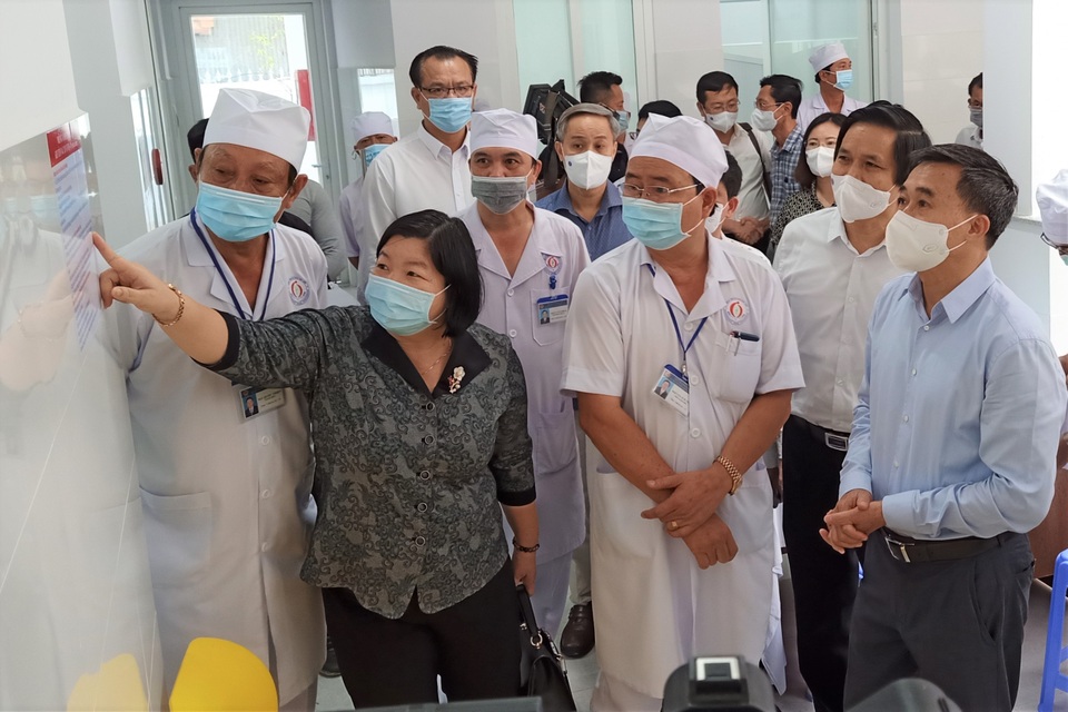 Thứ trưởng Bộ Y tế: Có hiện tượng mua bán lòng vòng nâng giá trang thiết bị - 1 Thứ trưởng Bộ Y tế: Có hiện tượng mua bán lòng vòng nâng giá trang thiết bị - 1
