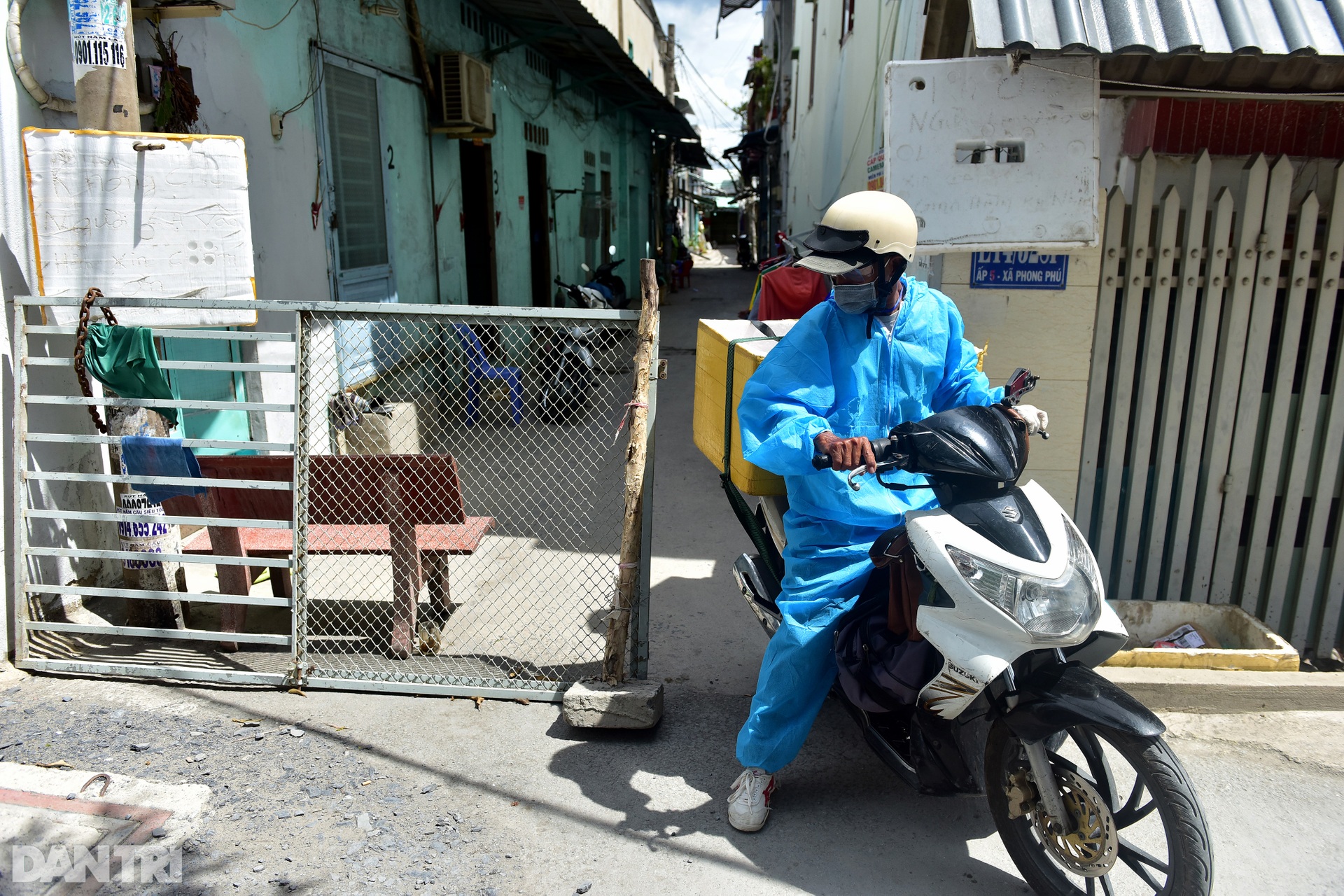 Võ sư một chân chạy xe 60 km mỗi ngày phát cơm cho người khó khăn ở Sài Gòn - 15 Võ sư một chân chạy xe 60 km mỗi ngày phát cơm cho người khó khăn ở Sài Gòn - 15