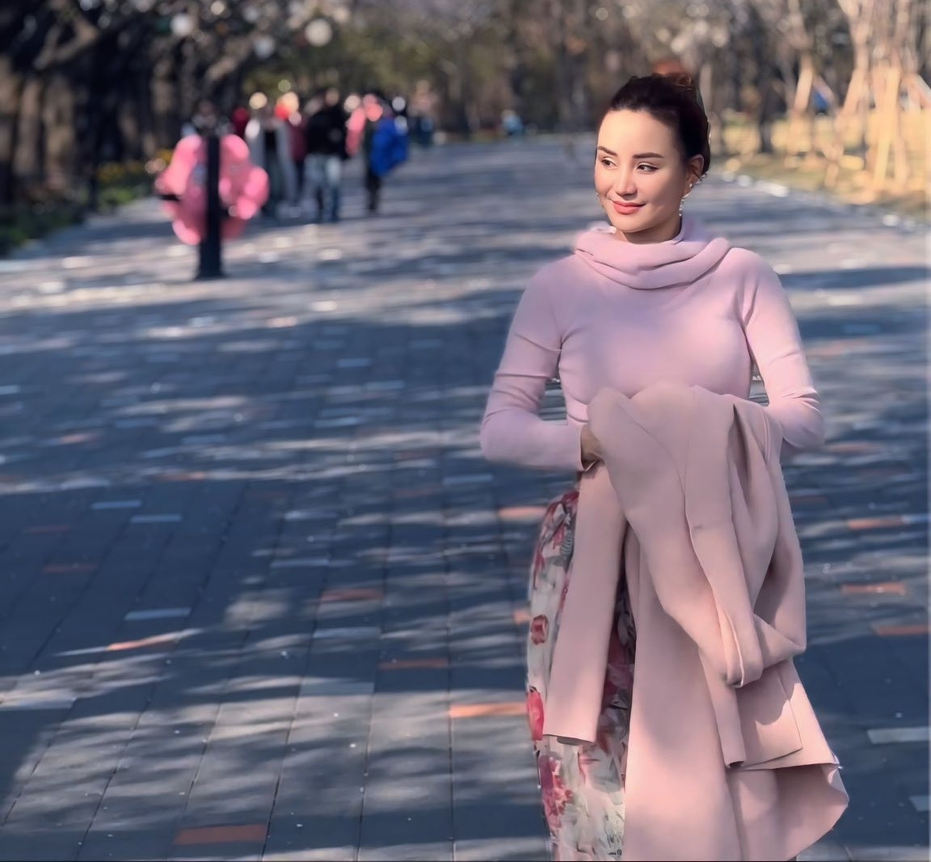 Vy Oanh tuổi 40: Giữ sắc vóc sau 3 lần sinh nở, viên mãn bên chồng đại gia - 10 Vy Oanh tuổi 40: Giữ sắc vóc sau 3 lần sinh nở, viên mãn bên chồng đại gia - 10