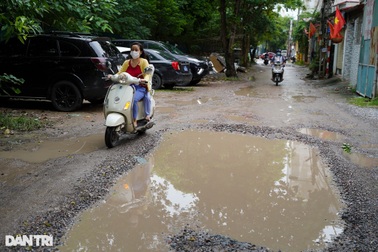 La liệt "ổ gà", "ổ trâu" trên con đường đau khổ ở Hà Nội