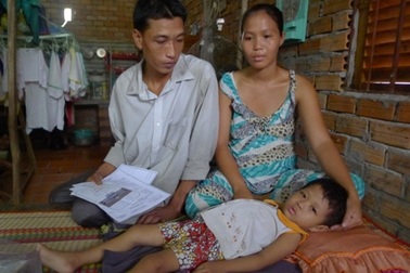 Thai phụ 8 tháng lo sợ chồng và con gái ra đi vĩnh viễn