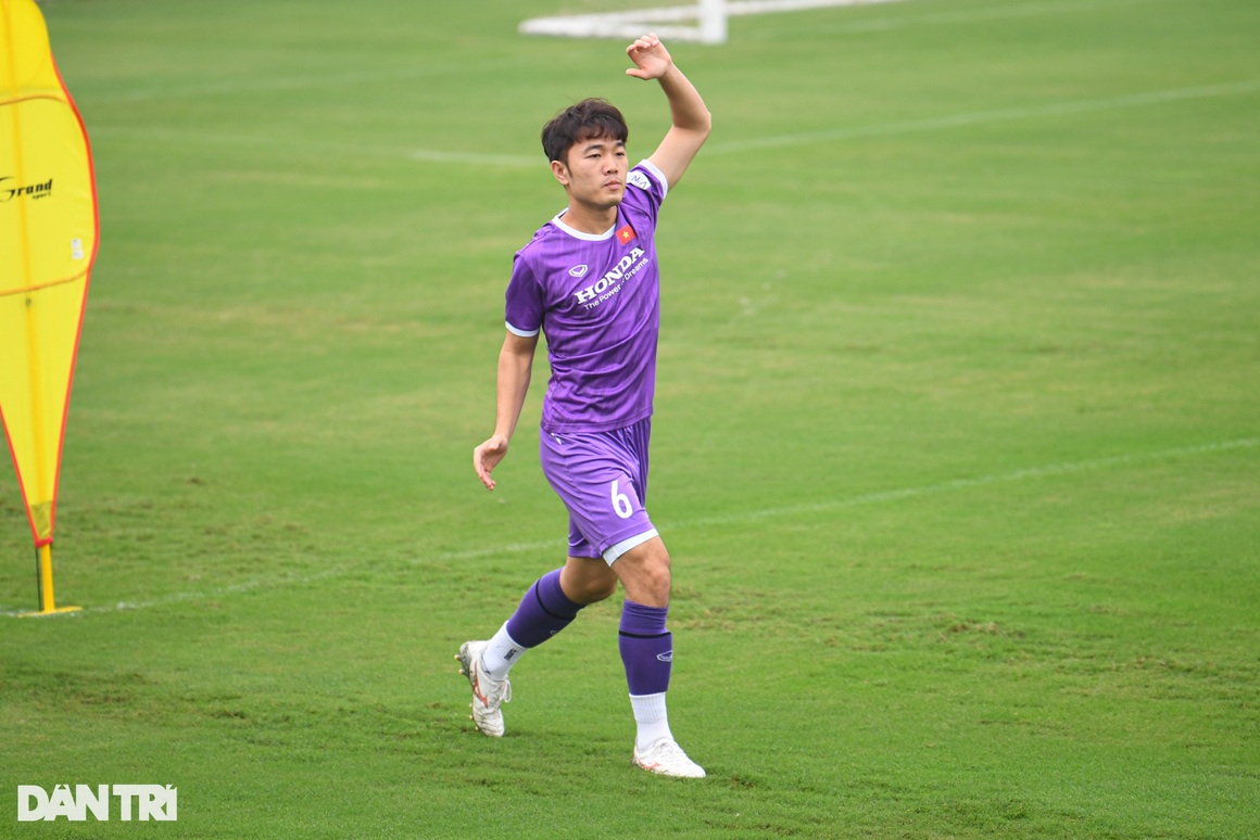 Tân binh Adriano Schmidt trong buổi tập đầu tiên cùng tuyển Việt Nam - 18 Tân binh Adriano Schmidt trong buổi tập đầu tiên cùng tuyển Việt Nam - 18