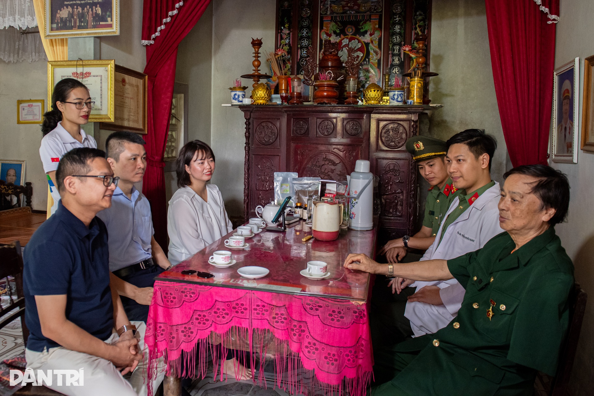 Khám bệnh tận nhà những nhân chứng mang thương tích chiến tranh - 1 Khám bệnh tận nhà những nhân chứng mang thương tích chiến tranh - 1