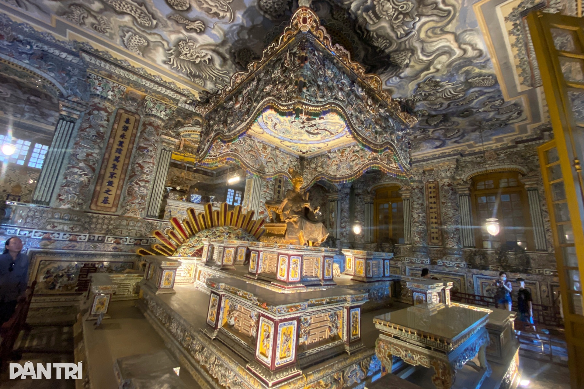 Hình ảnh bảo vật độc bản ngai vàng điện Thái Hòa trước khi bị phá hỏng - 11 Hình ảnh bảo vật độc bản ngai vàng điện Thái Hòa trước khi bị phá hỏng - 11