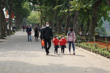 Hà Nội nắng đẹp, TPHCM chiều tối có mưa rào trong ngày mùng 2 Tết