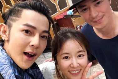 Lâm Tâm Như trẻ trung bên “ông xã” Hoắc Kiến Hoa