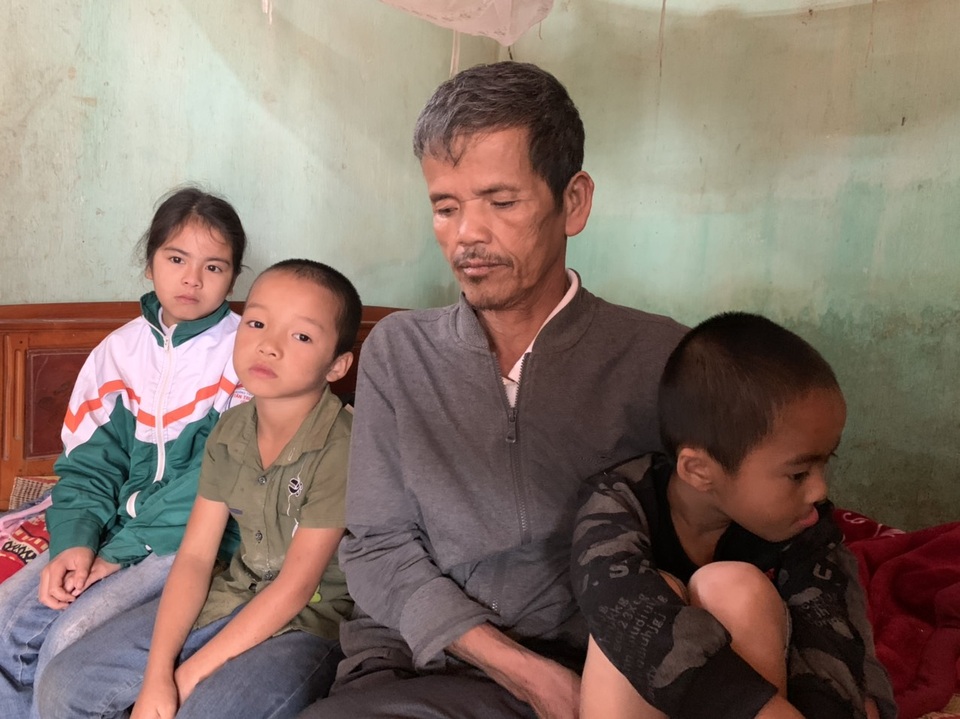 Những đứa trẻ bị bỏ rơi được bạn đọc Dân trí giúp đỡ gần 103 triệu đồng - 2 Những đứa trẻ bị bỏ rơi được bạn đọc Dân trí giúp đỡ gần 103 triệu đồng - 2