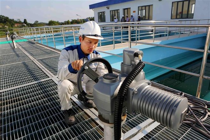 Vận hành hệ thống nước sạch. 